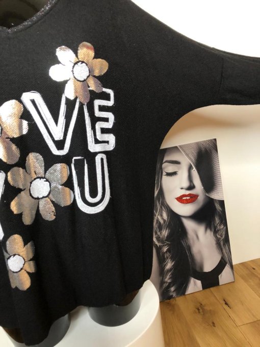 Pull noir Love You et fleur argent