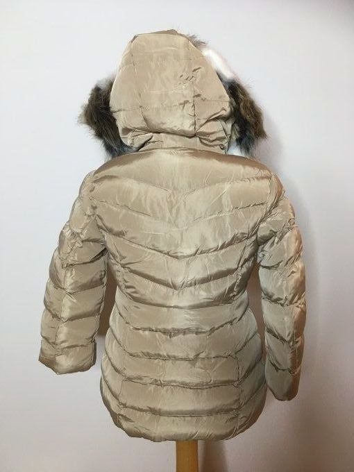 Manteau beige avec fausse fourrure extérieur et fourré à l'intérieur