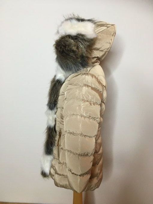 Manteau beige avec fausse fourrure extérieur et fourré à l'intérieur